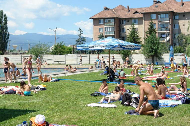 Az uszodaépítés miatt kérdéses a strand megnyitása