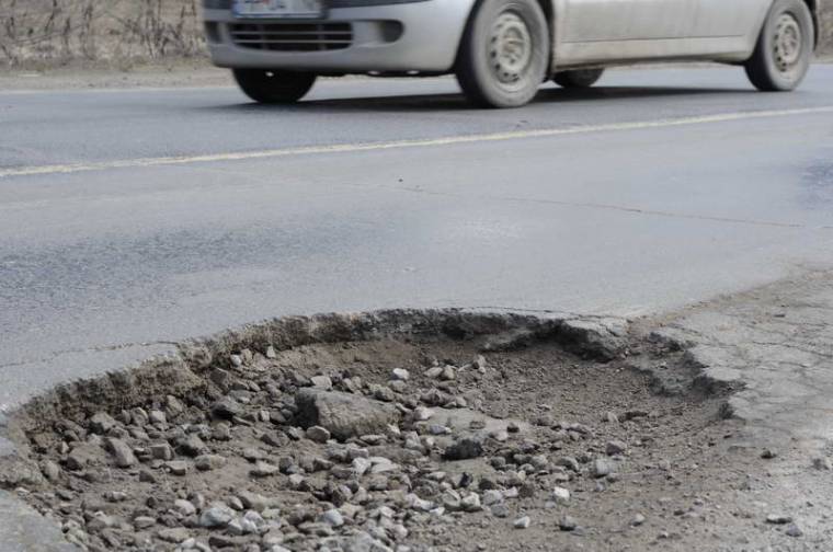 Veszélyes gödrök az európai úton