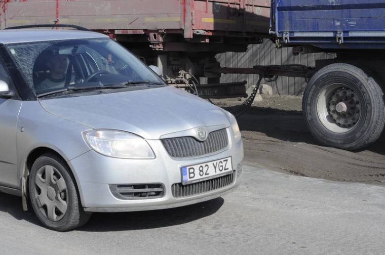 Balesetveszélyes kátyúk az európai úton