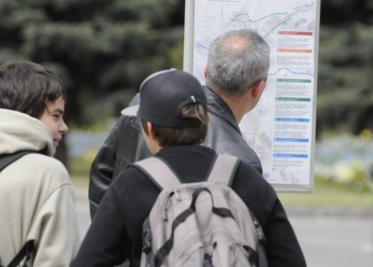 További nyolc fedett buszmegállót hoznak létre