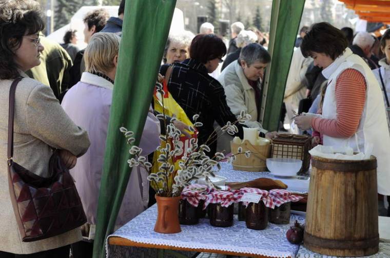 Napsütéses tavaszi vásár Csíkszeredában