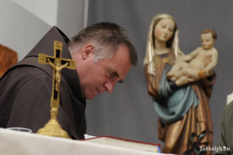 &bullet;  Fotó: Kristo Robert                       