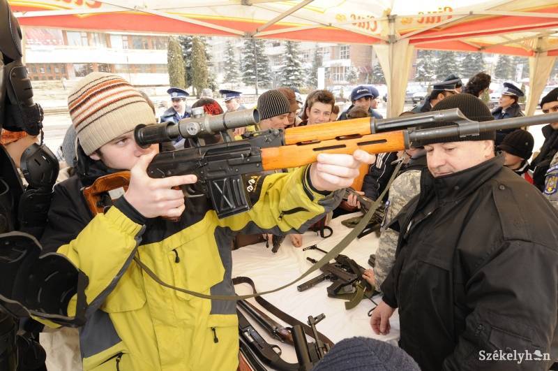 &bullet;  Fotó: Kristo Robert                       