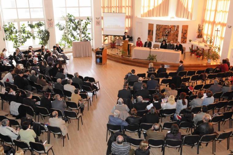 Ideiglenes kinevezéssel dolgozik a legtöbb igazgató