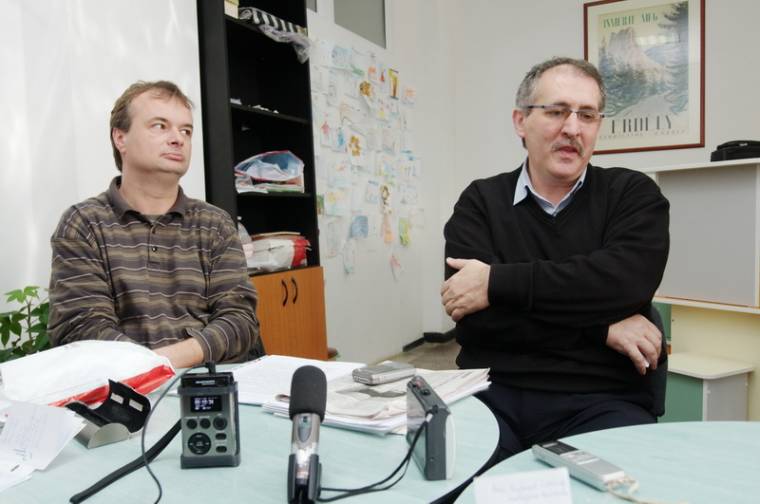 Demokrácia-központok az ügyintézés könnyítéséért