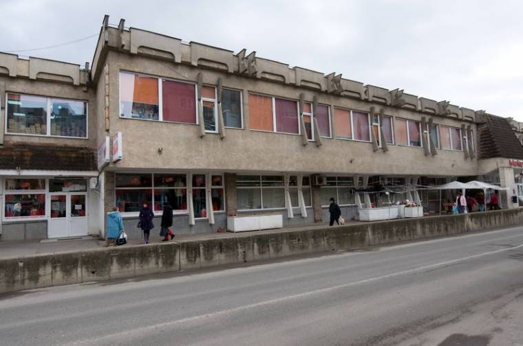 A piaccsarnok két helyiségét bocsátják licitre