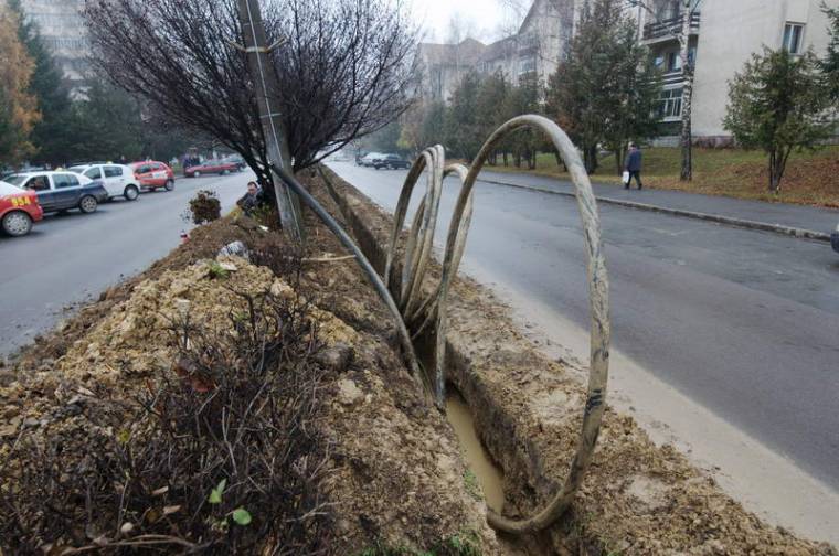 Újabb utcában tűnnek el a kábelek Csíkszeredában