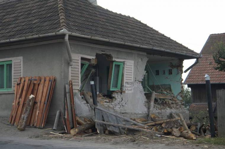 Lakóháznak ütközött a leszakadt utánfutó