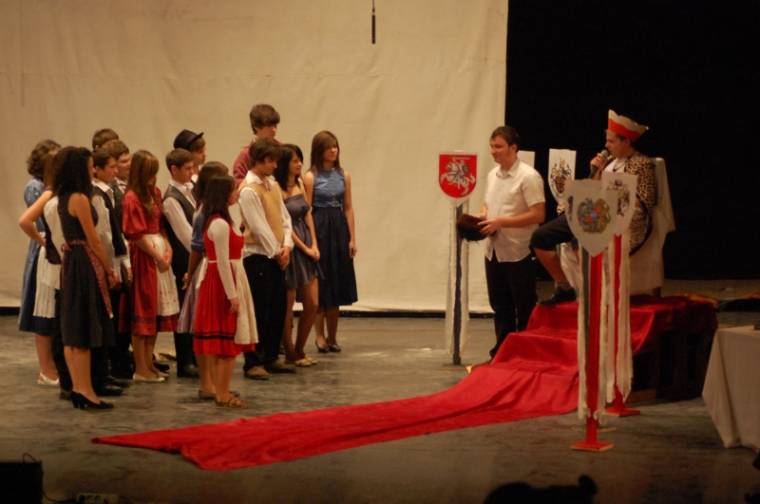 Evolúciós gólyabál a Kájoniban