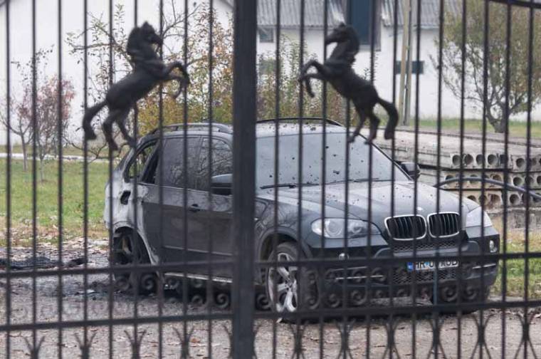 Felgyújtották Csibi István BMW-jét