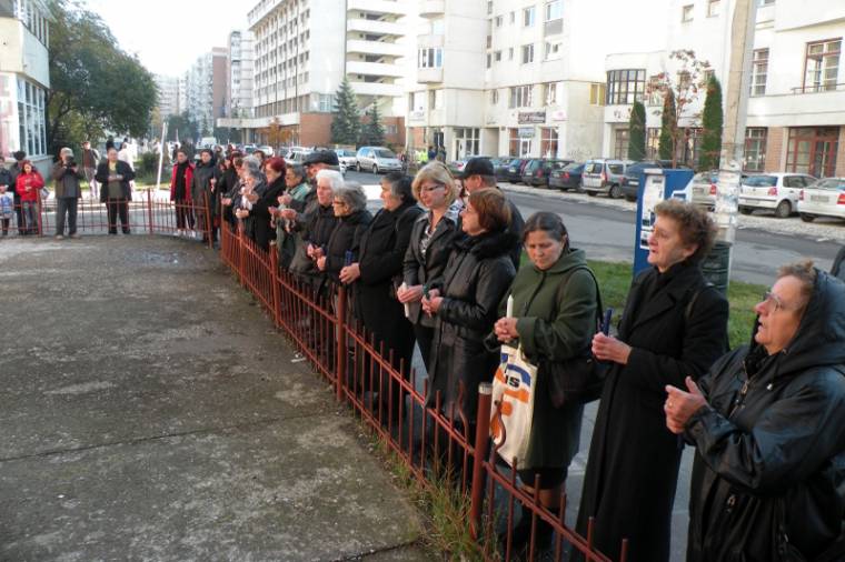 Gyertyás, néma tiltakozás Csíkszeredában