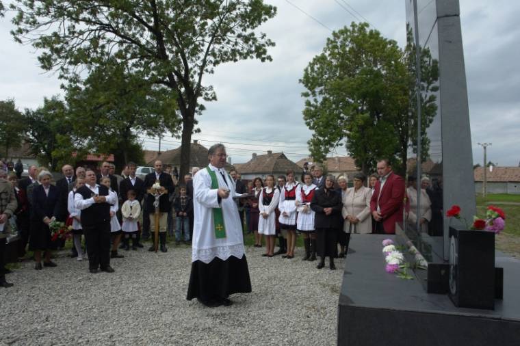 Emlékmű a csíkszentmihályi hősöknek