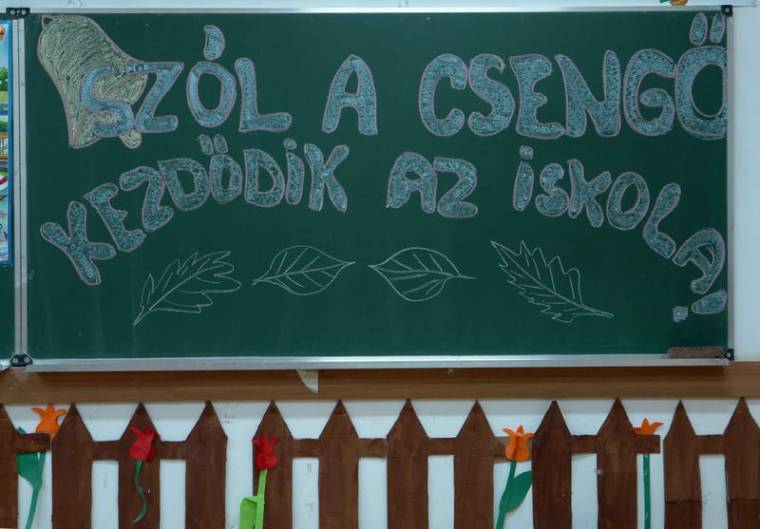 Becsengetnek