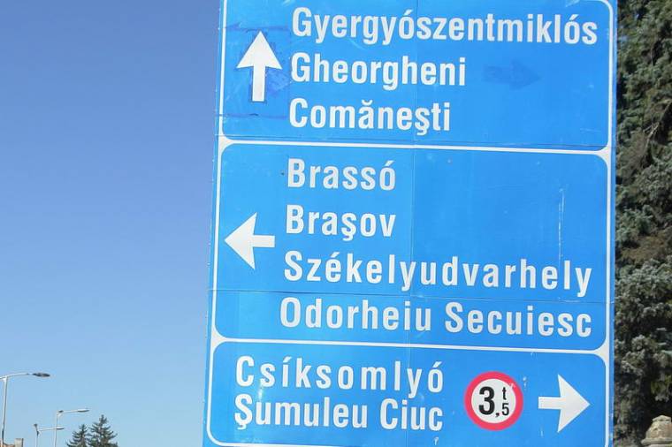 Két bírság a polgármesternek az irányjelző táblákért