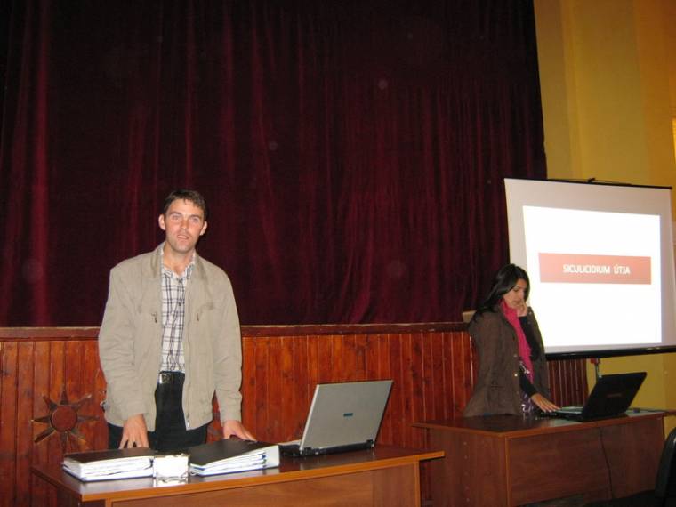 Megnyitják az emlékmű körüli teret