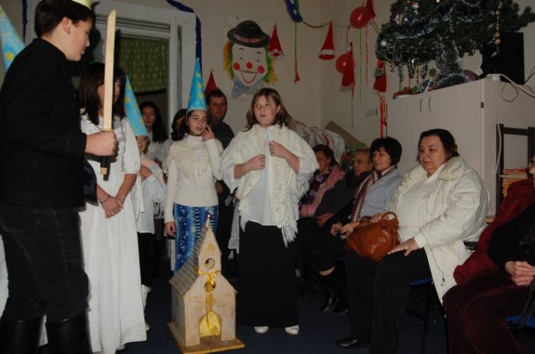 Betlehemes játékot vittek ajándékba