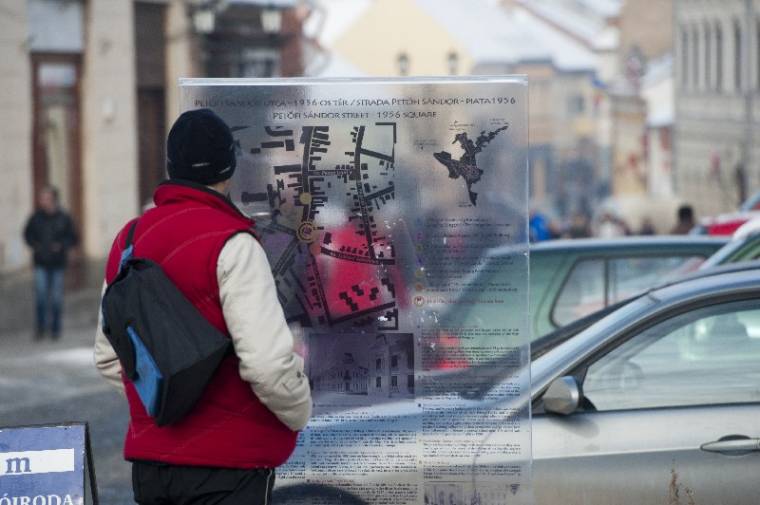 Információk közterületeken