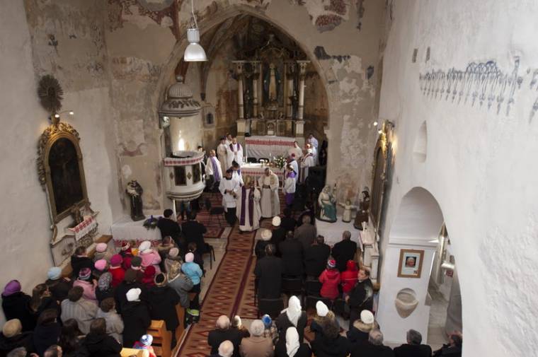 Templomot hozott az angyal Menaságra