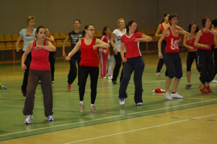 Fogyókúra-verseny zumbázással