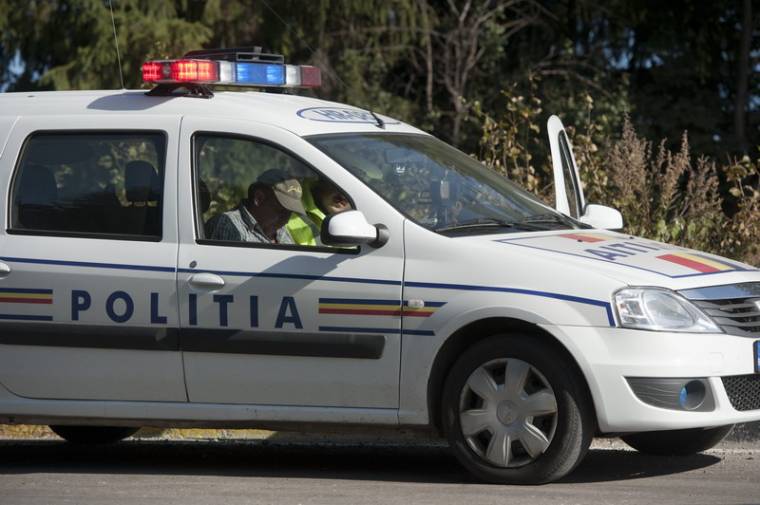 Súlyosan megsérült egy autó utasa