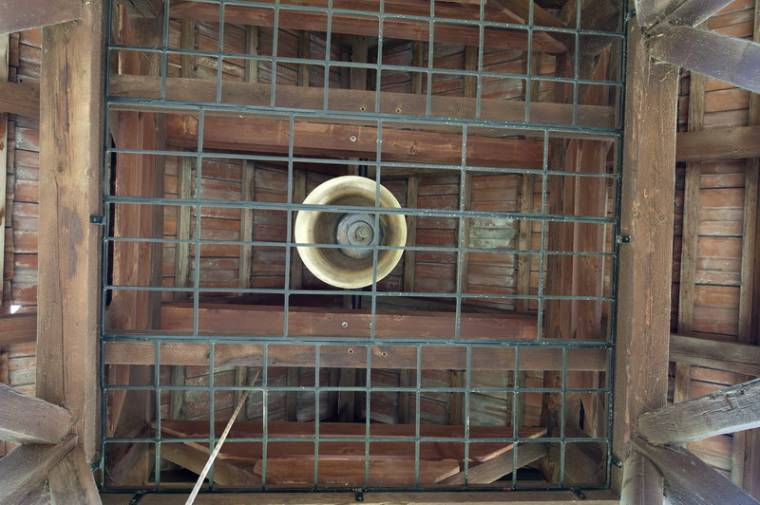 Vasráccsal védik a szécsenyi harangot