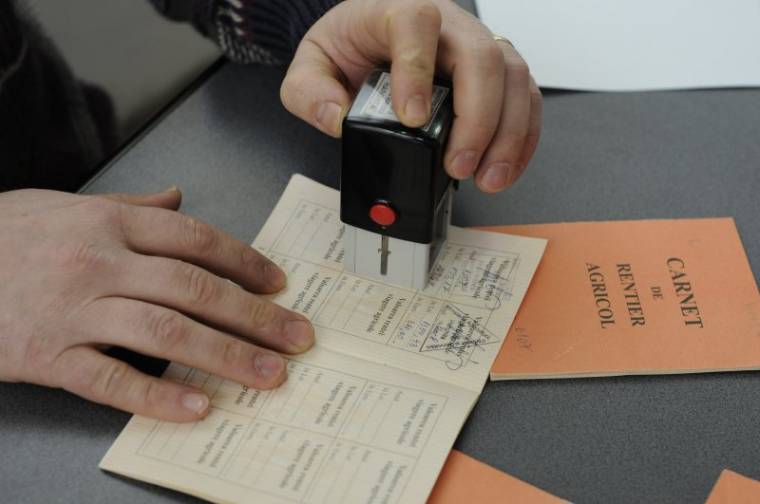 Fel kell mutatni a földbérleti szerződést is az életjáradék-könyvecskék láttamozásához