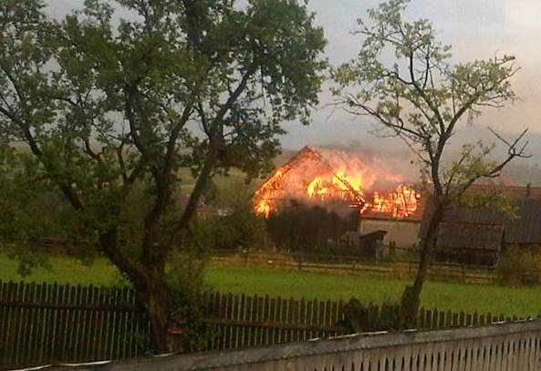 Egy csűr égett le Csíkszentdomokoson