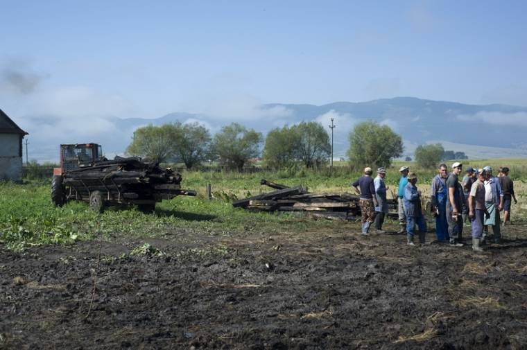 Villámcsapás miatt leégett egy csűr