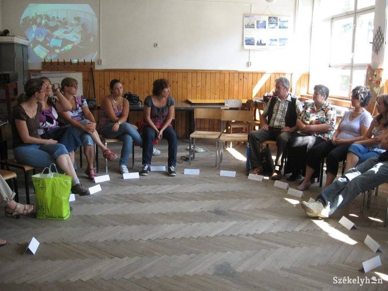 &bullet;  Fotó: AutHelp