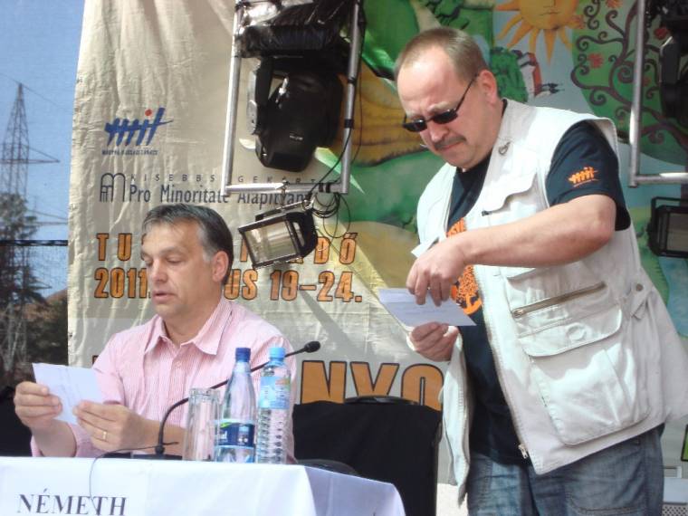 Kérdések Orbánhoz és Tőkéshez