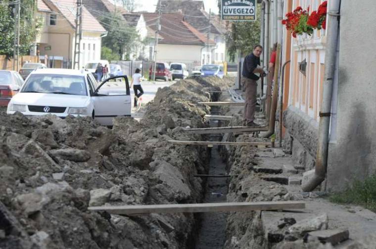 Új vízhálózatra kötik a zsögödi háztartásokat