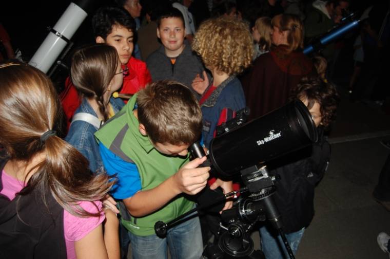 Az eget kémlelték Csíkszeredában