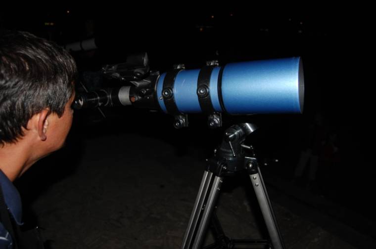 Péntek este szabad szemmel is látható lesz a gyors internetért felelős Starlink-műholdfüzér