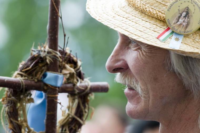 Megélni a szeretet és a hit közösségét