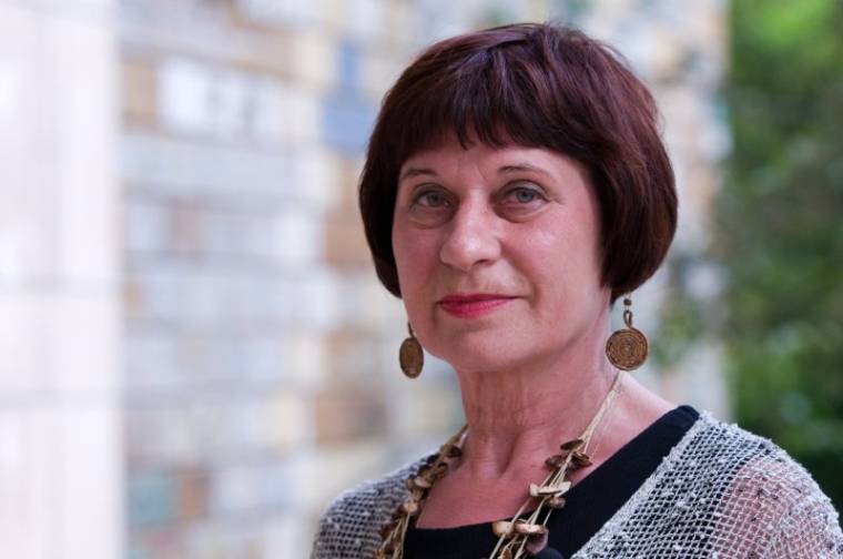 Minden élet egy családregény