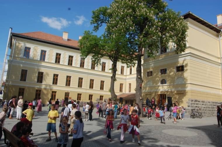 Birtokba vették a megújult iskolaudvart