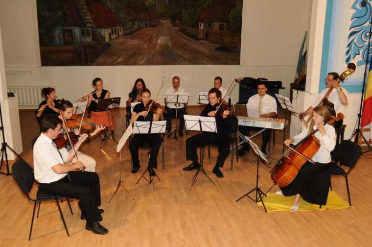 Felcsíkon koncertezett a népiskola kamarazenekara
