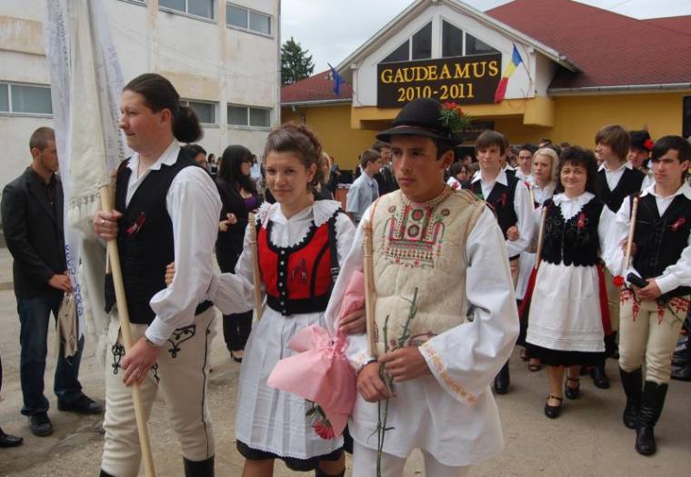 Itthon maradni, tanulni, gyereket vállalni