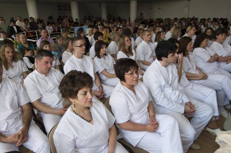 Elbúcsúztak az egészségügyi posztlíceum végzősei