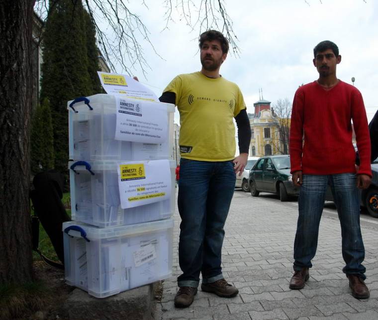 Három doboznyi levél a cigányokért