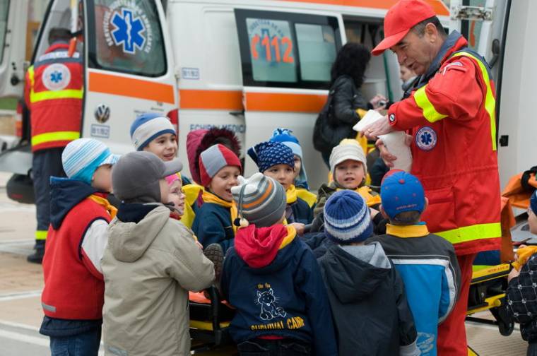 Ismeretterjesztés, vérnyomásmérés és elismerések az egészség világnapján