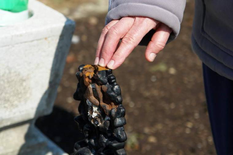 Fémtolvajok gyalázták meg a szépvízi sírokat