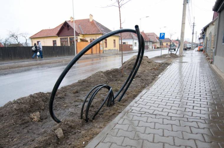 Folytatódik a vezetékek föld alá helyezése