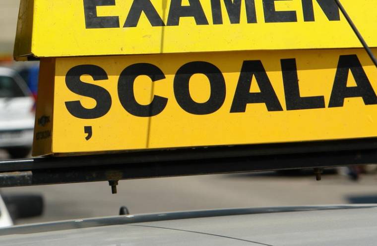 Több száz eurót kért, könyebb sofőrvizsgát ígért