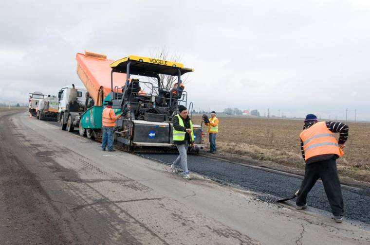 Útlezárások, aszfaltozás az európai úton