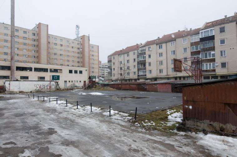 Föld alatti parkoló nem, de lakónegyedi épül idén