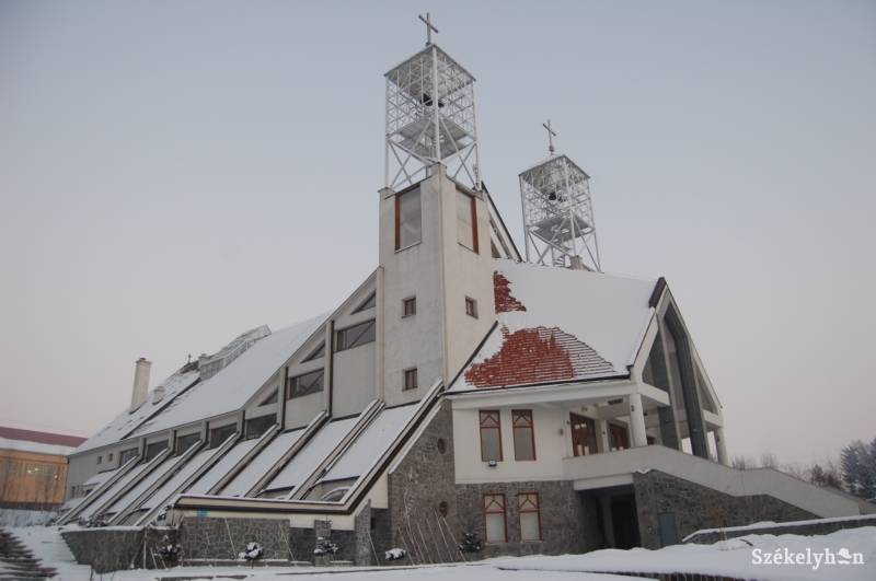 Pénzes Józsefet a Szent Ágoston Plébániatemplom kertjében helyezik örök nyugalomra. Archív •  Fotó: Iochom Zsolt