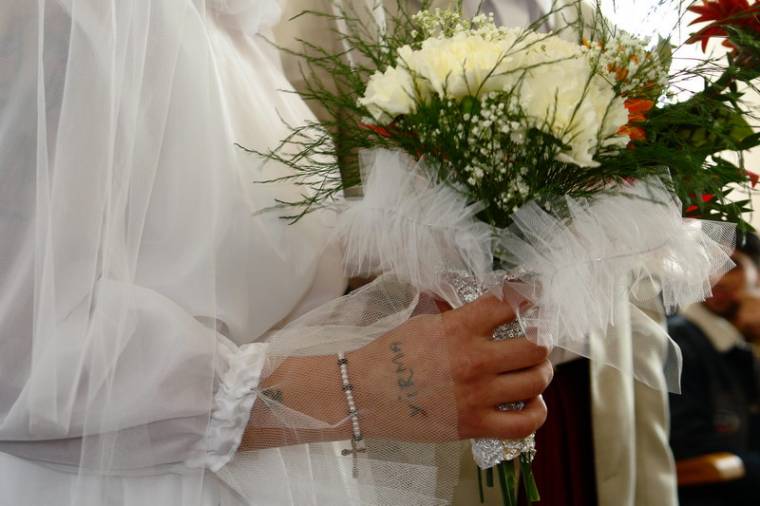 Boldogító igen a rácsok mögött