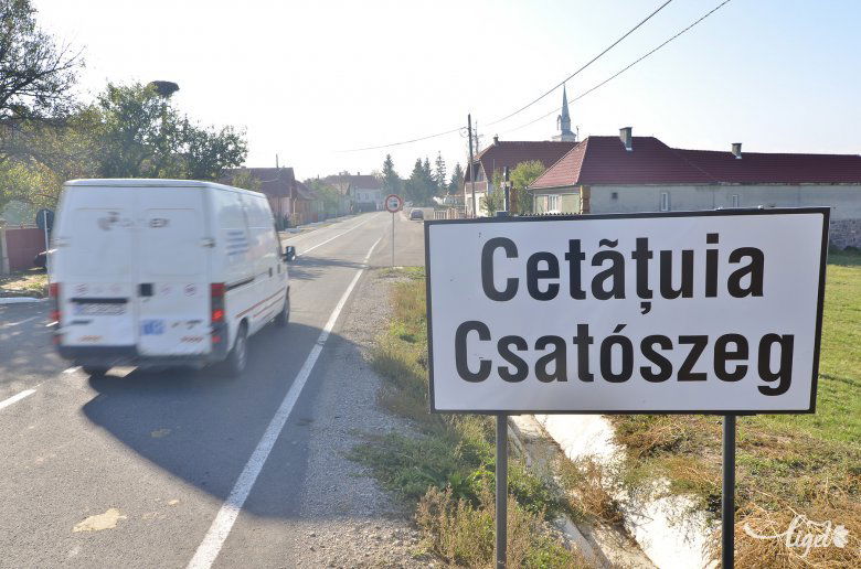 Ki ide belépsz, mindent nem érthetel... •  Fotó: Veres Nándor