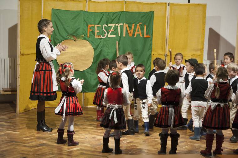 Az aranyalma ünnepe